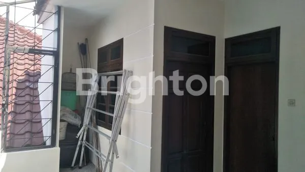 image RUMAH TERAWAT, LOKASI STRATEGIS, KAMAR BANYAK, ADA PERABOT (7)