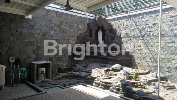 image RUMAH TERAWAT, LOKASI STRATEGIS, KAMAR BANYAK, ADA PERABOT (8)