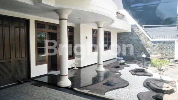 image RUMAH TERAWAT, LOKASI STRATEGIS, KAMAR BANYAK, ADA PERABOT (1)