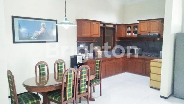 image RUMAH TERAWAT, LOKASI STRATEGIS, KAMAR BANYAK, ADA PERABOT (3)