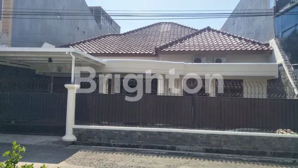 image RUMAH TERAWAT, LOKASI STRATEGIS, KAMAR BANYAK, ADA PERABOT (9)