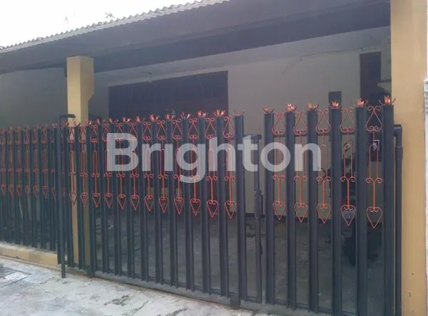 RUMAH SECONDARY TERAWAT DI DARMO INDAH, 1,5 LANTAI, SIAP PAKAI