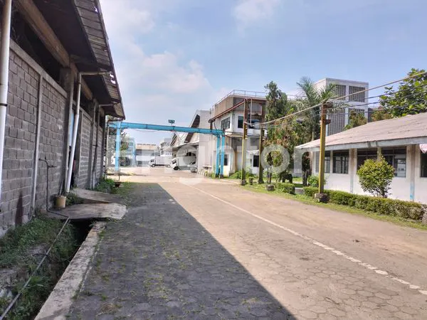 image GUDANG DIKAWASAN PABRIK MAIN ROAD MOH TOHA BANDUNG (3)