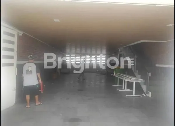 image RUMAH MEWAH CANTIK 3 LANTAI MURAH SANGAT STRATEGIS TENGAH KOTA (2)