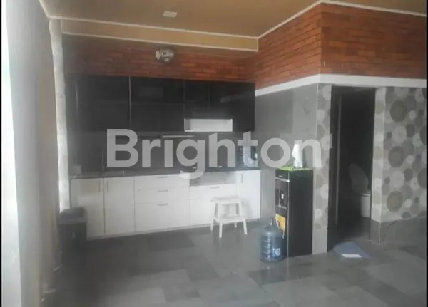 image RUMAH MEWAH CANTIK 3 LANTAI MURAH SANGAT STRATEGIS TENGAH KOTA (3)