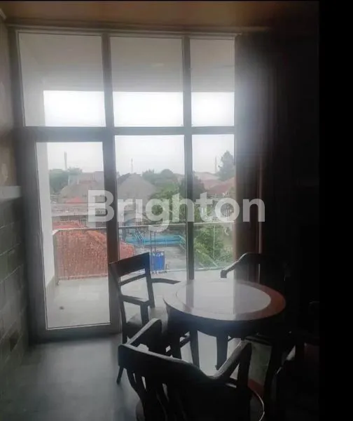 image RUMAH MEWAH CANTIK 3 LANTAI MURAH SANGAT STRATEGIS TENGAH KOTA (4)