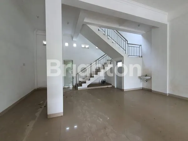 image 5 RUKO EKSKLUSIVE!!! TENGAH KOTA!!! SIAP PAKAI!!! (3)