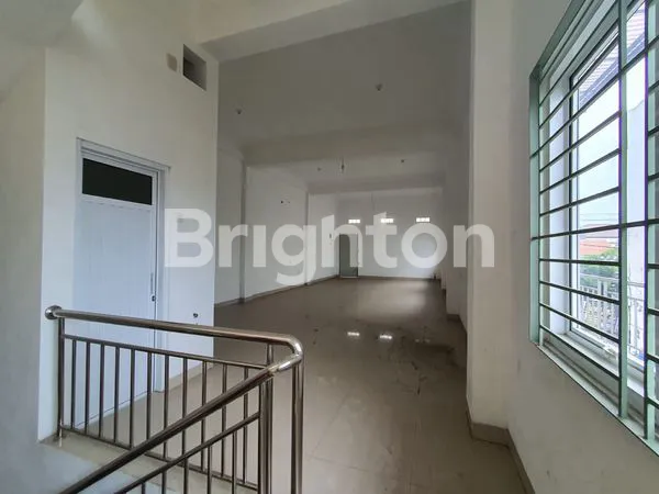 image 5 RUKO EKSKLUSIVE!!! TENGAH KOTA!!! SIAP PAKAI!!! (4)