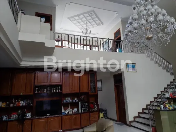 image RUMAH CANTIK SIMPANG DARMO PERMAI SELATAN SURABAYA (2)