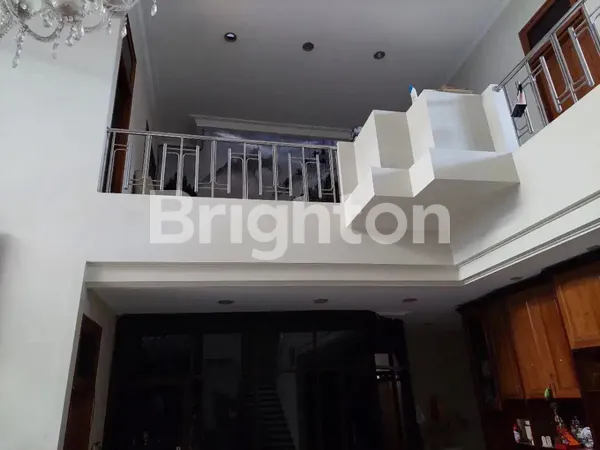 image RUMAH CANTIK SIMPANG DARMO PERMAI SELATAN SURABAYA (3)