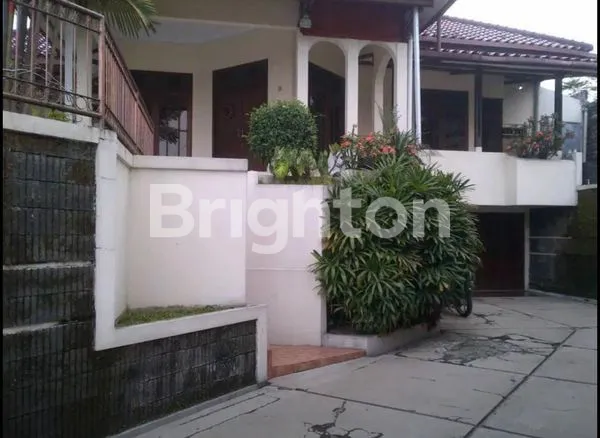 image RUMAH CANTIK SANGAT NYAMAN DENGAN HALAMAN YANG LUAS SIAP HUNI (1)