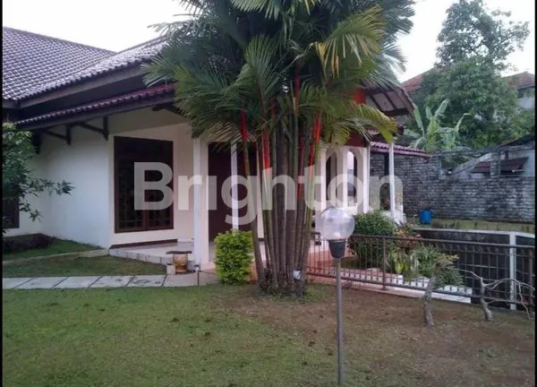 image RUMAH CANTIK SANGAT NYAMAN DENGAN HALAMAN YANG LUAS SIAP HUNI (2)