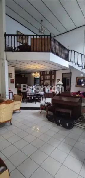 image RUMAH IDAMAN KELUARGA DENGAN HALAMAN YANG LUAS DAN ASRI SIAP HUNI (4)