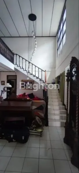 image RUMAH IDAMAN KELUARGA DENGAN HALAMAN YANG LUAS DAN ASRI SIAP HUNI (5)