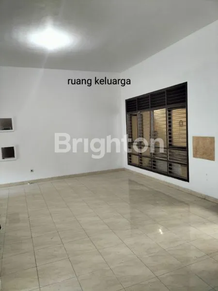 image RUMAH DAN 2 GUDANG SIAP PAKAI DI DAERAH NGAGEL JAYA SELATAN  (4)