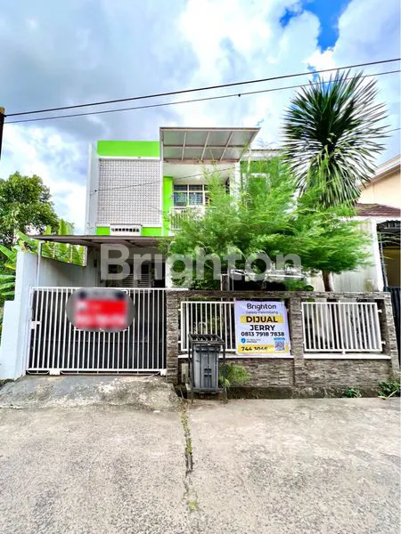 image RUMAH TOWNHOUSE FULL FURNISHED CANTIK DAN MEWAH DI MACAN KUMBANG (1)