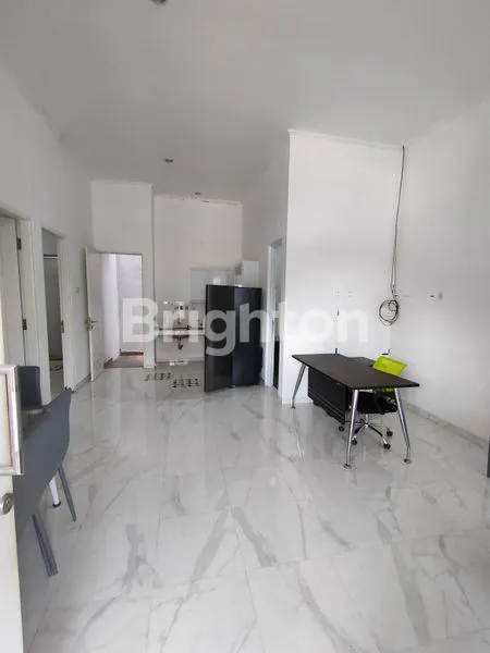 image RUMAH MODERN SIAP HUNI FULL FURNISH LOKASI STRATEGIS SEMAMPIR DEKAT GUDANG GARAM SURYA AIR KOTA KEDIRI (2)