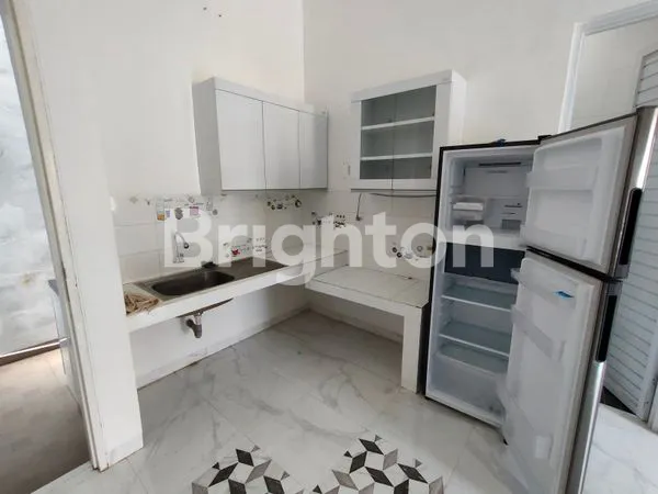 image RUMAH MODERN SIAP HUNI FULL FURNISH LOKASI STRATEGIS SEMAMPIR DEKAT GUDANG GARAM SURYA AIR KOTA KEDIRI (6)