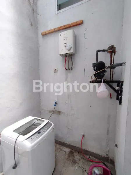 image RUMAH MODERN SIAP HUNI FULL FURNISH LOKASI STRATEGIS SEMAMPIR DEKAT GUDANG GARAM SURYA AIR KOTA KEDIRI (7)