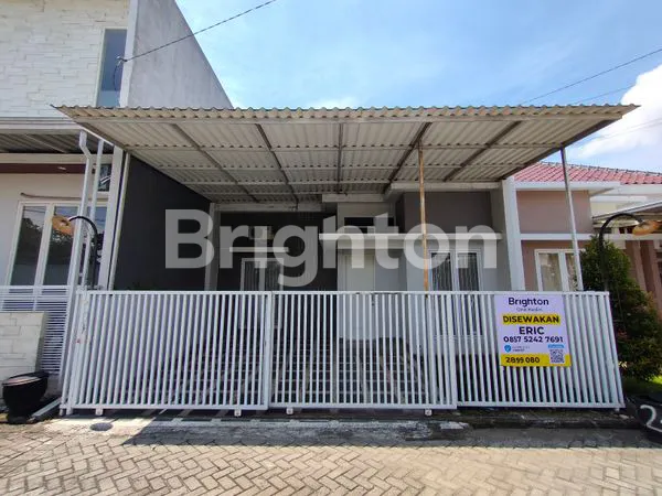 RUMAH MODERN SIAP HUNI FULL FURNISH LOKASI STRATEGIS SEMAMPIR DEKAT GUDANG GARAM SURYA AIR KOTA KEDIRI