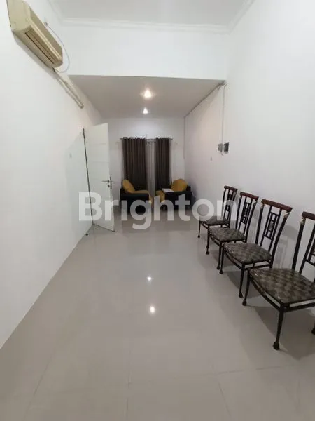 image RUMAH CANTIK BANGUNAN SUDAH RENOVASI SATU SETENGAH LANTAI (5)