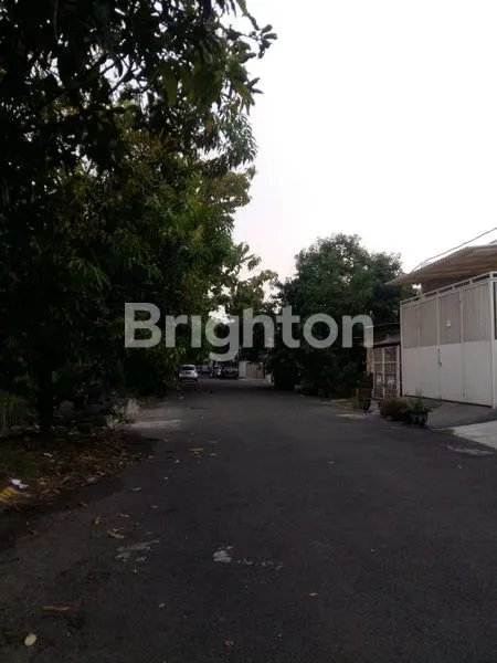 image RUMAH CANTIK BANGUNAN SUDAH RENOVASI SATU SETENGAH LANTAI (6)