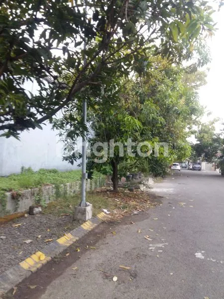 image RUMAH CANTIK BANGUNAN SUDAH RENOVASI SATU SETENGAH LANTAI (7)