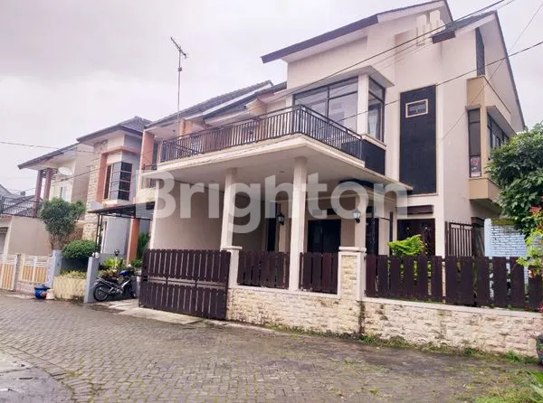image VILLA 2 LANTAI CANTIK EKSKLUSIF DAN STRATEGIS 0 JALAN PROVINSI (2)