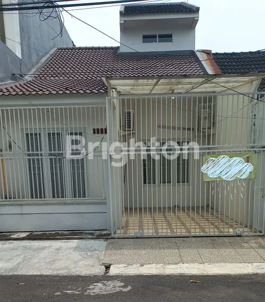 image RUMAH CANTIK BANGUNAN SUDAH RENOVASI SATU SETENGAH LANTAI (1)