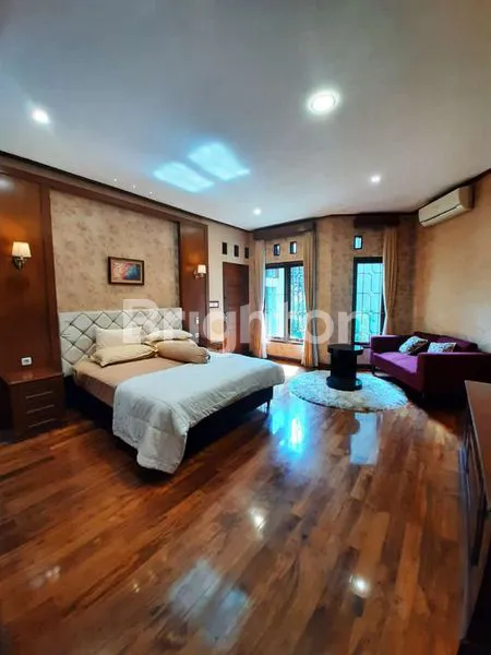 image RUMAH LUX COZY HOMY 2 LT - FULLY FURNISHED  - PRIVACY -  SETRA SARI (7)