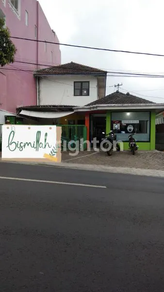 image RUMAH 2 LANTAI PINGGIR JALAN RAYA ARAH SELECTA KOTA BATU (1)