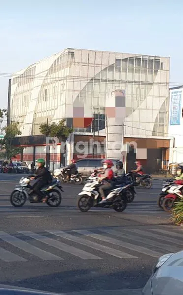 image GEDUNG 3 LANTAI NOL MERR (1)