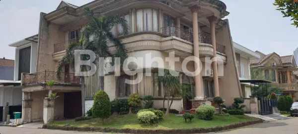 image RUMAH MEWAH POJOK 3 LT PLUS PERABOT DI PAKUWON CITY (1)