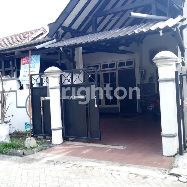 image RUMAH 2 LANTAI DEKAT UNIVERSITAS PETRA (2)