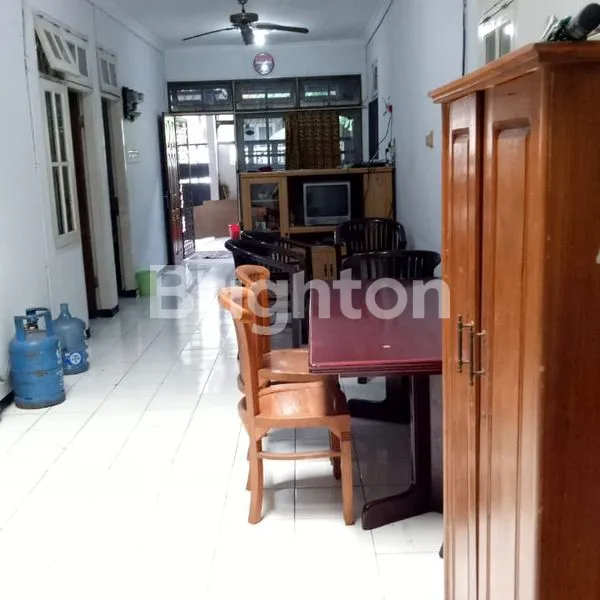 image RUMAH 2 LANTAI DEKAT UNIVERSITAS PETRA (1)