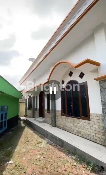 image RUMAH POROS JALAN RAYA STRATEGIS DI PAKISAJI BEKAS USAHA KULINER (4)