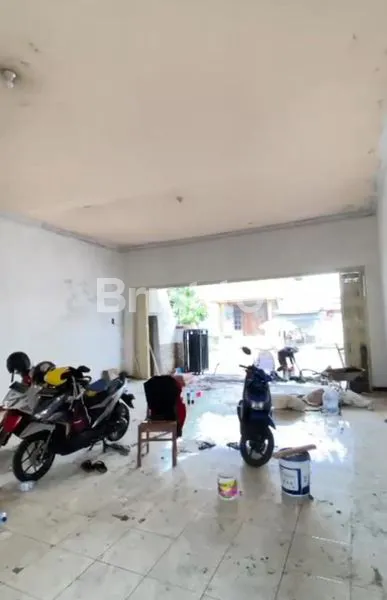 image RUMAH POROS JALAN RAYA STRATEGIS DI PAKISAJI BEKAS USAHA KULINER (3)
