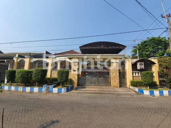 image RUMAH MEWAH SULTAN DI PUSAT KOTA SIDOARJO (2)