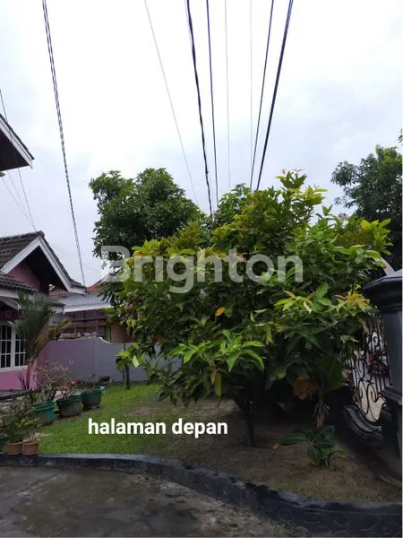 image RUMAH PINGGIR JALAN RAYA LAHAN LUAS KONDISI TERAWAT DAN BAGUS DI JUAL FULL FURNISH (4)