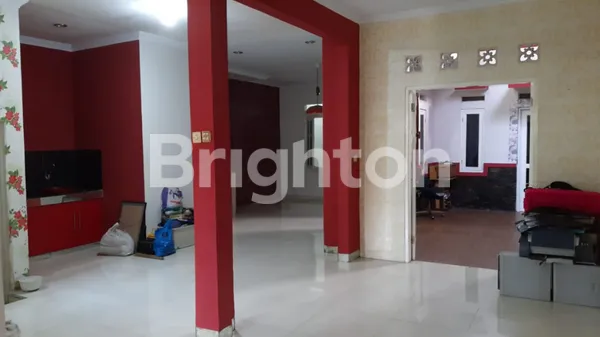 image MURAH !! TURUN HARGA DARI 2 M, RUMAH LUAS 2 LANTAI, CANTIK & STRATEGIS DEPAN GERBANG PERUMAHAN LANGSUNG TOLL, FASILITAS LENGKAP (3)