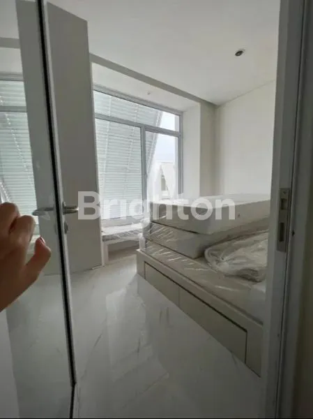 image RUMAH BARU SIAP HUNI FULL FURNISH DI TABEBUYA BSD TANGERANG (2)