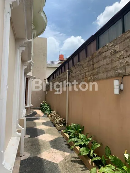 image HARGA SPESIAL !!! RUMAH MEWAH 2 LANTAI POSISI HOEK DI LIPPO KARAWACI CENTRAL (3)