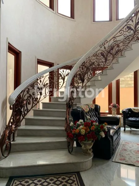 image HARGA SPESIAL !!! RUMAH MEWAH 2 LANTAI POSISI HOEK DI LIPPO KARAWACI CENTRAL (6)