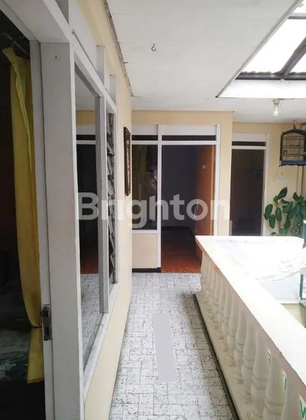 image RUMAH STRATEGIS, TERAWAT, KAMAR BANYAK, ADA LANTAI 2 (2)