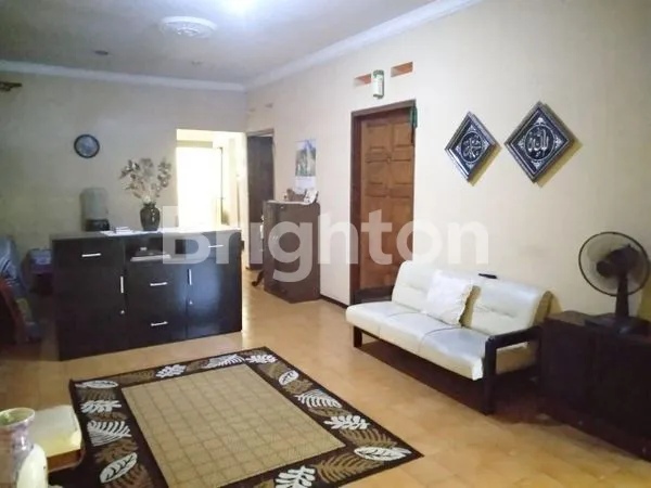 image RUMAH STRATEGIS, TERAWAT, KAMAR BANYAK, ADA LANTAI 2 (3)