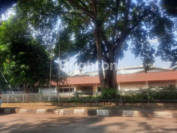 GUDANG STRATEGIS DI KAWASAN JIEP PULOGADUNG - JAKARTA TIMUR