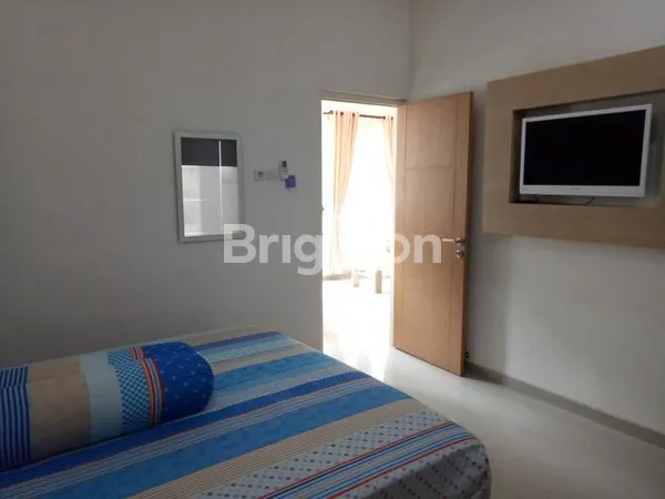 image RUMAH EXCLUSIVE BARU GRESS BERSIH TERAWAT FULL FURNISH DI KOMPLEK ELITE KOTA WISATA BATU SIAP HUNI (2)