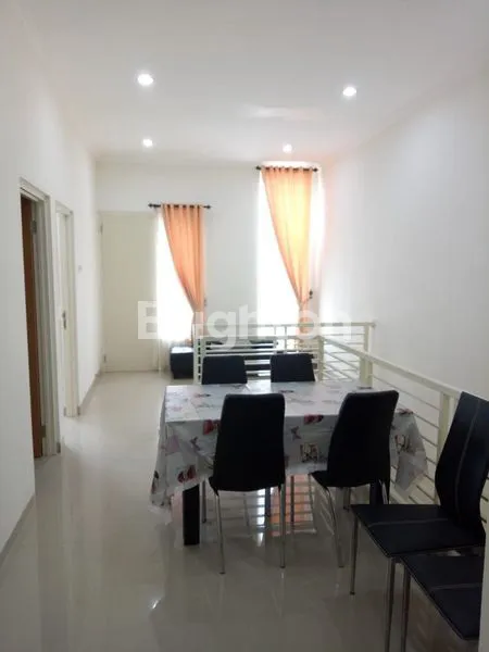 image RUMAH EXCLUSIVE BARU GRESS BERSIH TERAWAT FULL FURNISH DI KOMPLEK ELITE KOTA WISATA BATU SIAP HUNI (4)