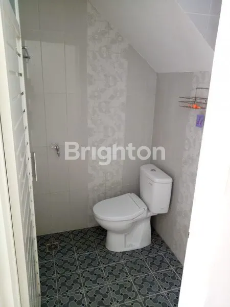 image RUMAH EXCLUSIVE BARU GRESS BERSIH TERAWAT FULL FURNISH DI KOMPLEK ELITE KOTA WISATA BATU SIAP HUNI (8)