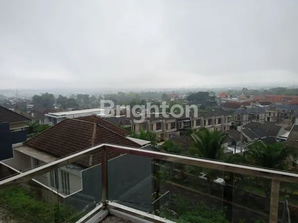 VILLA EXCLUSIVE KEREN MODERN BERSIH TERAWAT VIEW PERBUKITAN YANG SANGAT ASRI SIAP HUNI